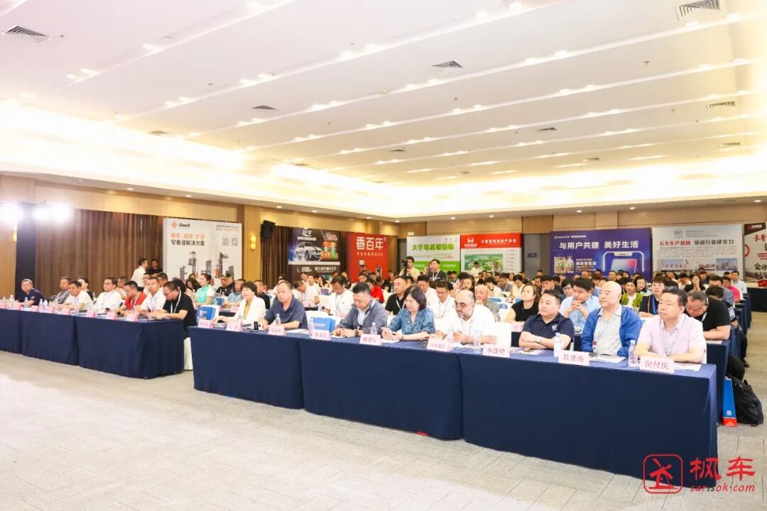 Zowell 지능형 지게차: 좁은 통로 기술로 자동차 부품 창고 가치를 재구성하고 공간 한 칸마다 수익 극대화
