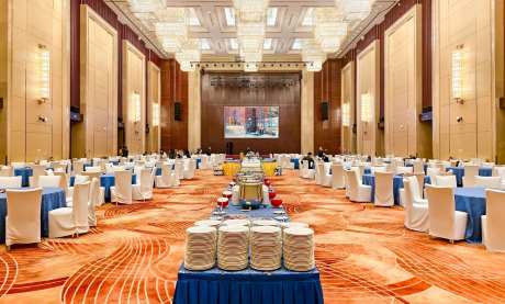 조웰 지능형 지게차가 2025년 쿤산야간 물류장비 박람회에서 처음으로 공개되었습니다.